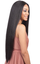 Charger l&#39;image dans la galerie, BOBBI BOSS SWISS LACE FRONT WIG MLF304 ALYSSA/ PERRUQUE LACE FRONTAL MLF304
